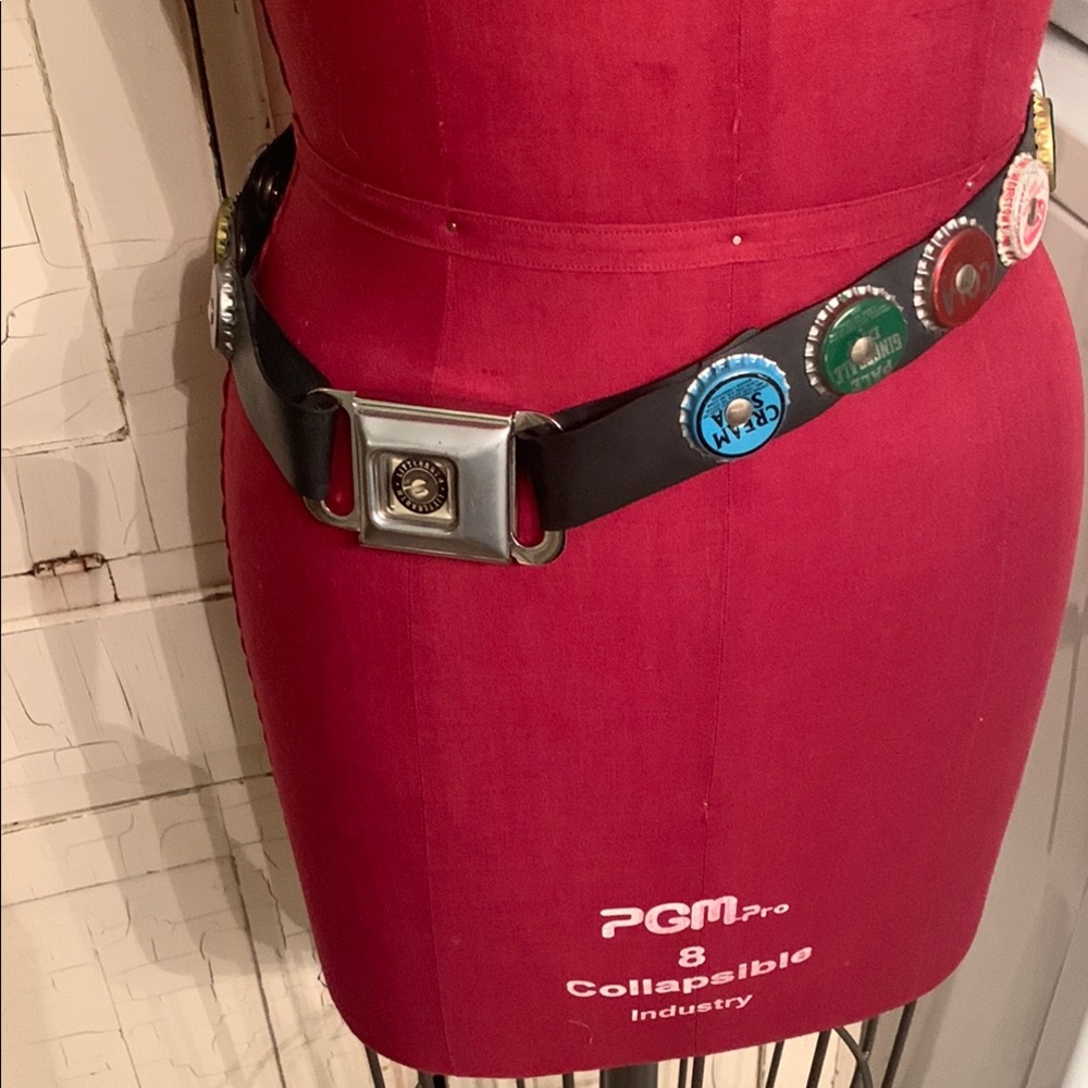 Pop bottle cap safety belt